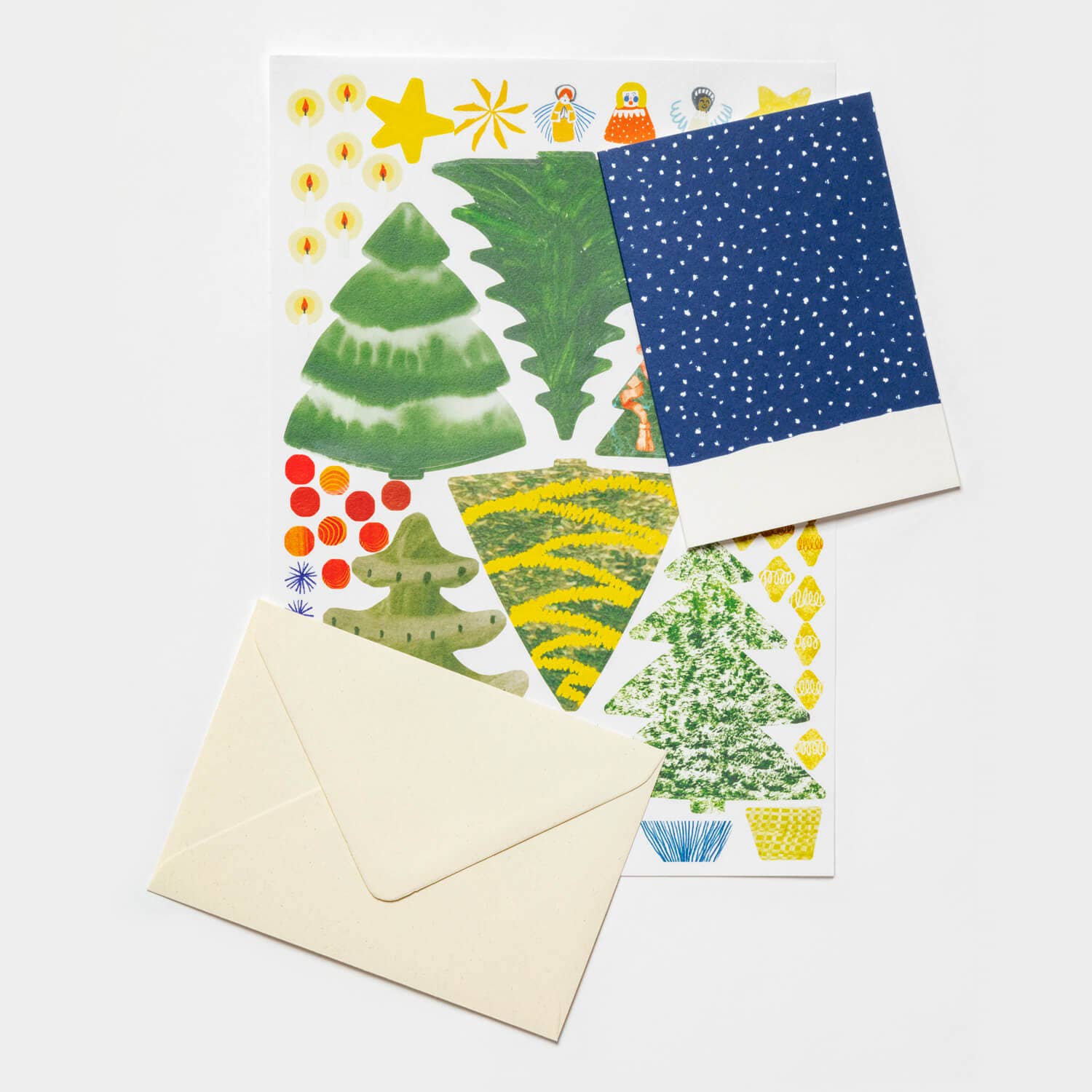 Inhoud van de kerstkaarten knutselset: kaarten, stickers en enveloppen