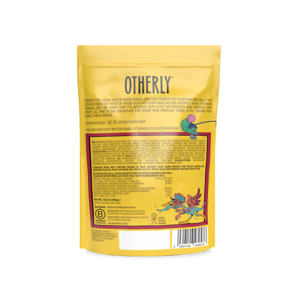 Gezouten karamel drinkchocolade in een warme kop