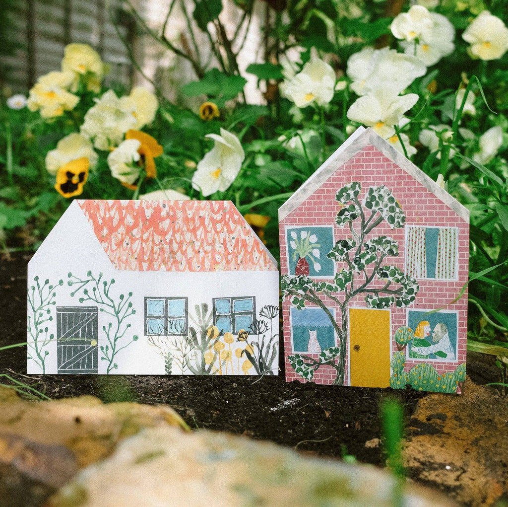 Cottagekaart als decoratie op een plank