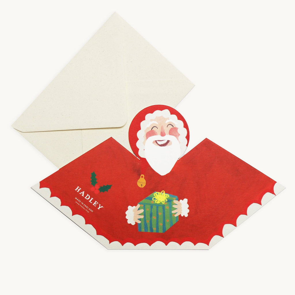 Uitgevouwen kerstmankaart op de schoorsteenmantel