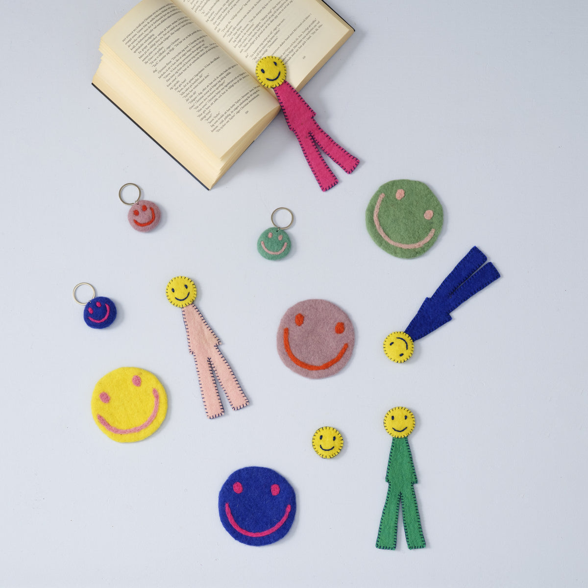 Wollen boekenlegger The Happy – sfeerbeeld