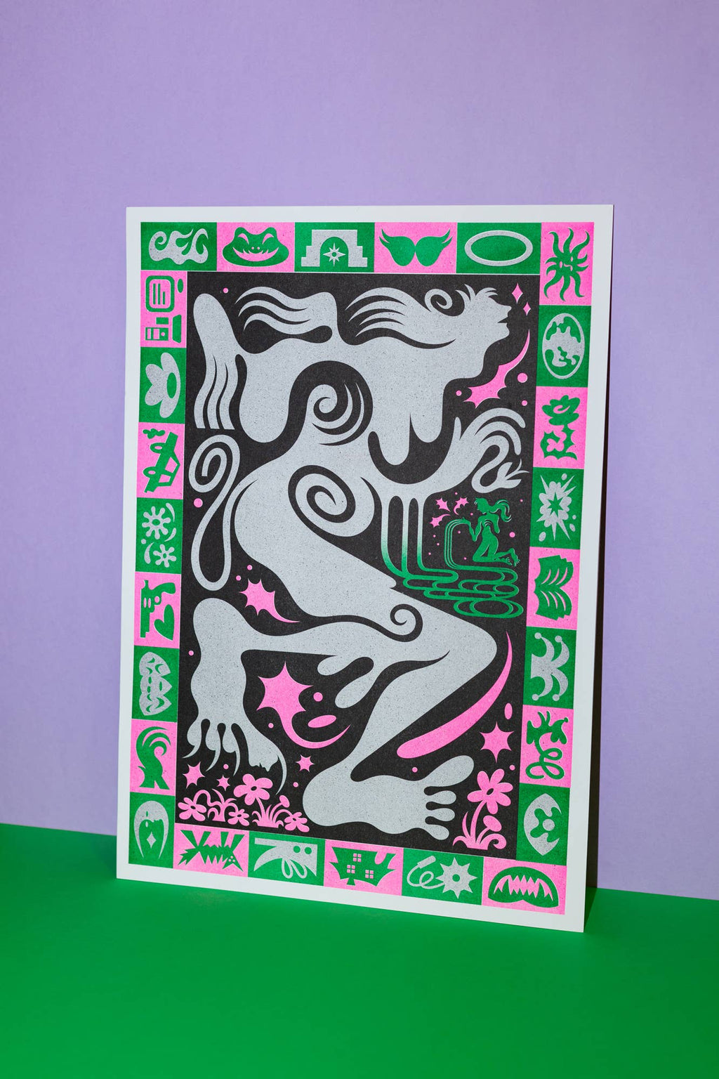 Poster 'If you could have anything' van Benedikt Luft aan de muur, sfeerbeeld
