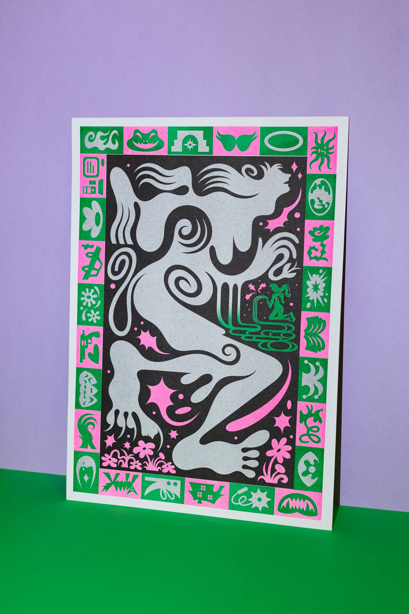 Poster 'If you could have anything' van Benedikt Luft aan de muur, sfeerbeeld
