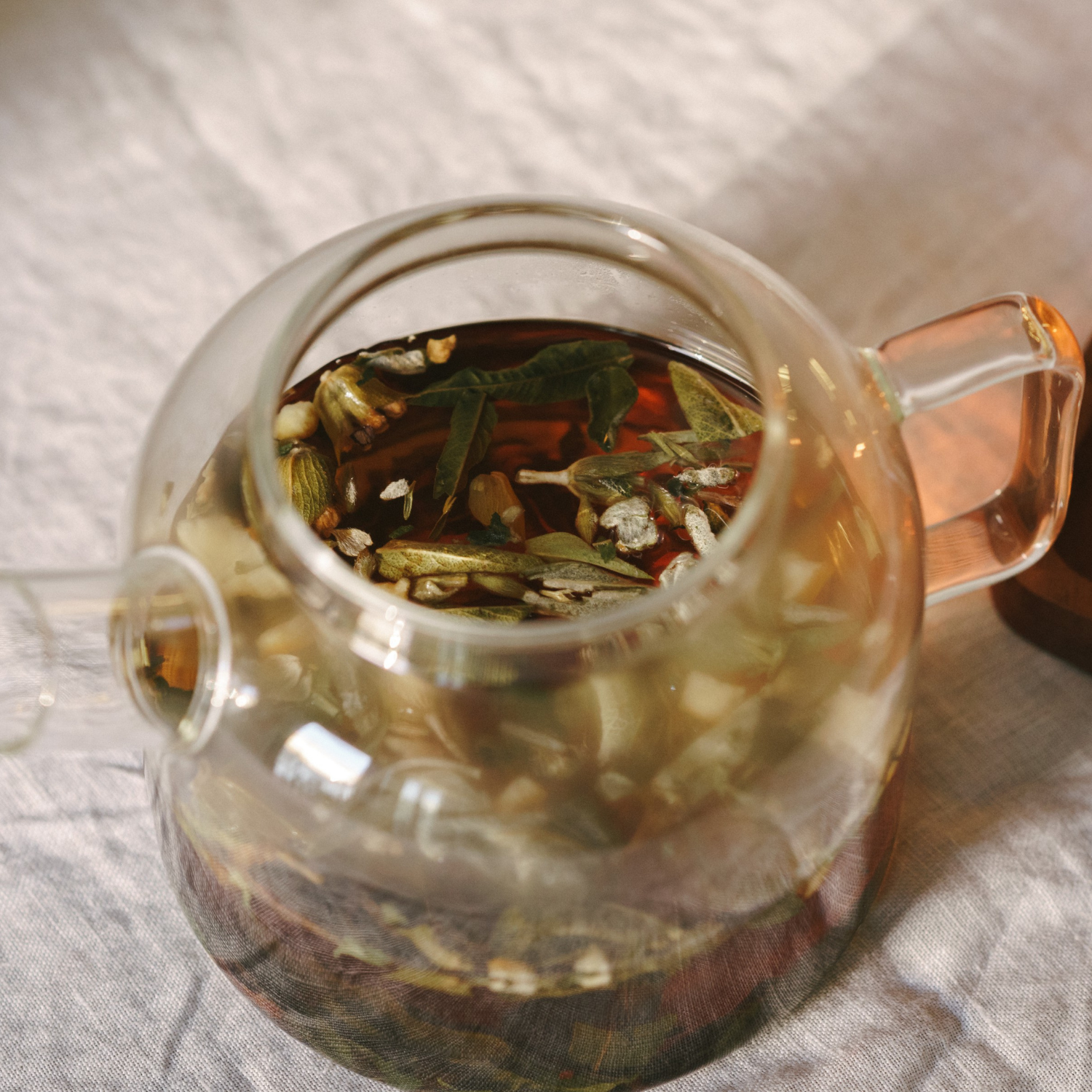 Losse groene sencha-thee in grootverpakking