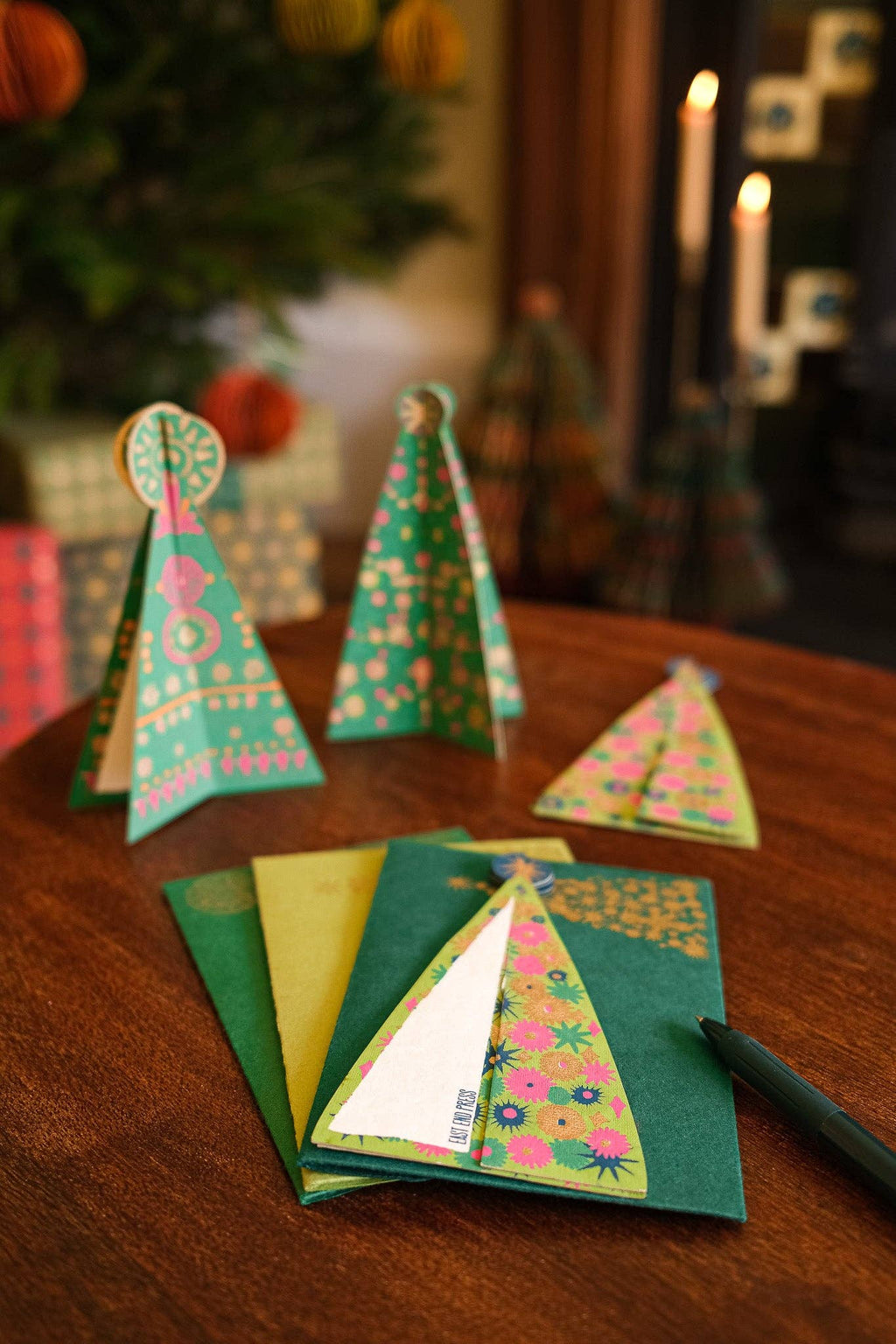 Ornament boom pop-upkaart als tafeldecoratie