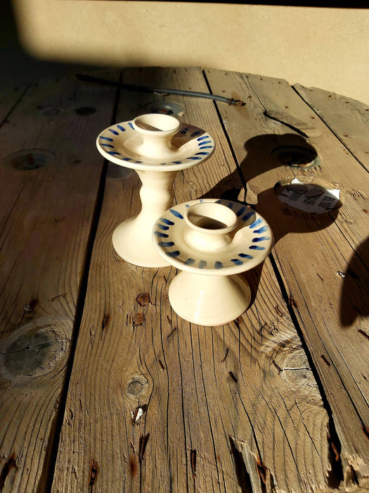 Blauwe geborstelde kaarshouder.