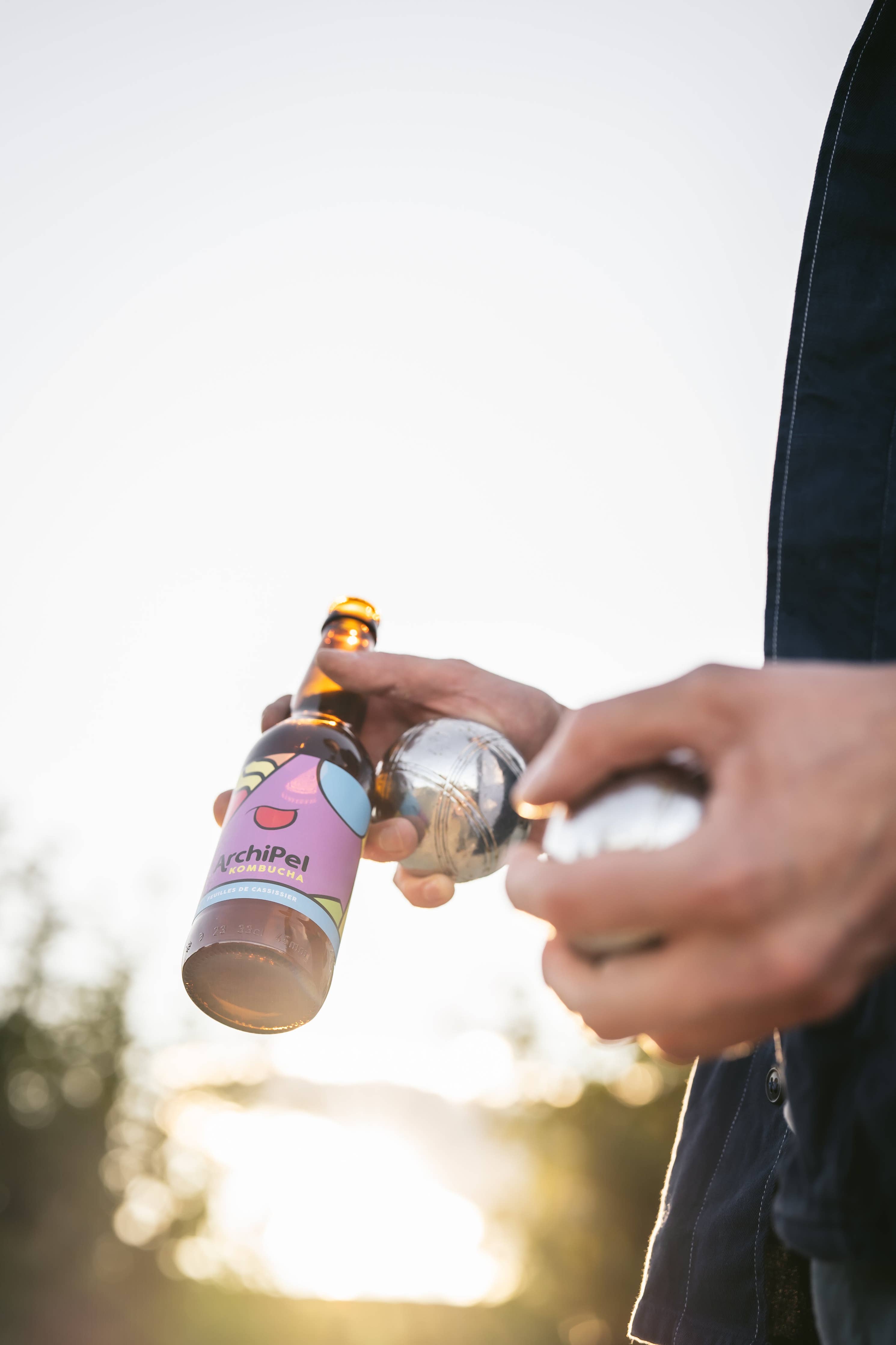 Biologische zwarte bes kombucha, pak van 12 flesjes