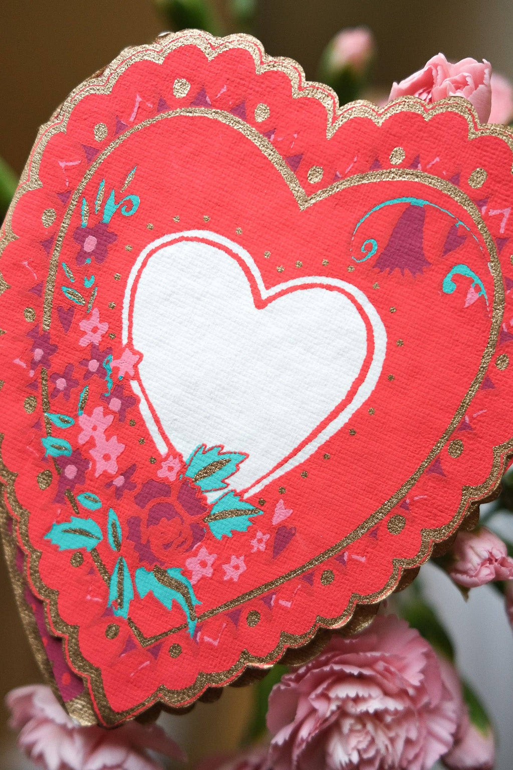 Detail van de zeefdruk op de Liefde concertina wenskaart