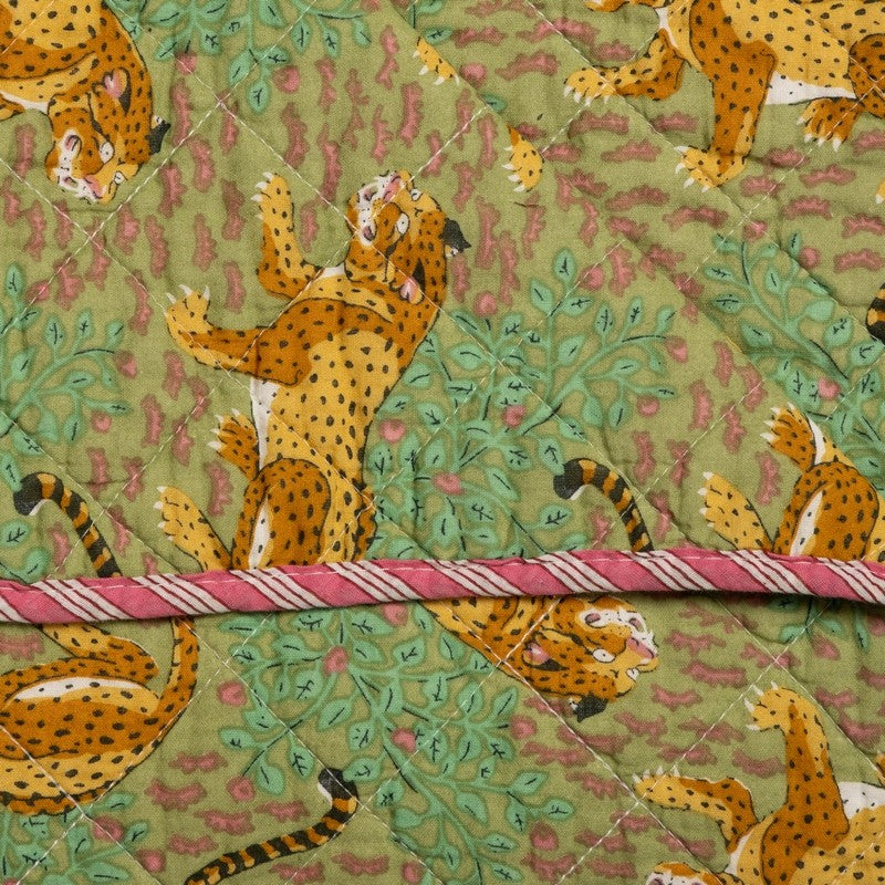 Quilt Ethnic jungle-groen van Eja, 140×180 cm