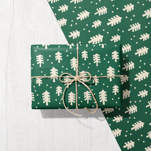 Snowy Pines | Retro gerecycled cadeaupapier voor Kerstmis-Stera