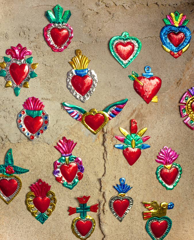 Ambachtelijk Mexicaans ex-voto hart van 8 cm in repoussé-techniek