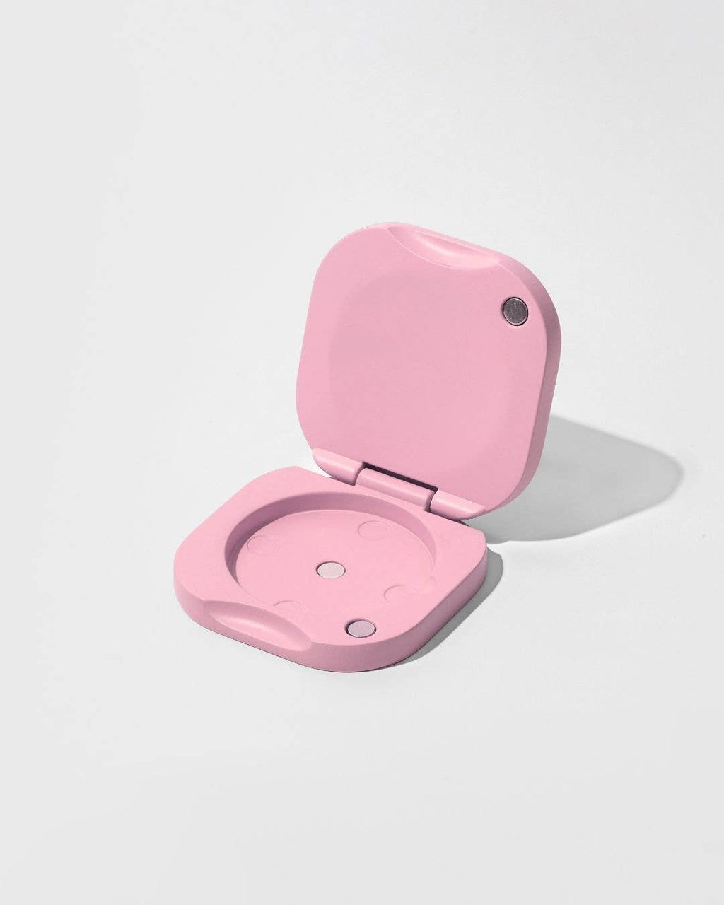 Detail van de roze suède navulbare parfumhouder