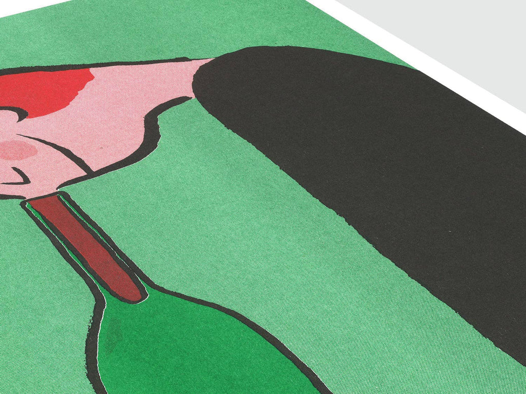 Poster 'Fles' van Jean Jullien aan de muur, sfeerbeeld