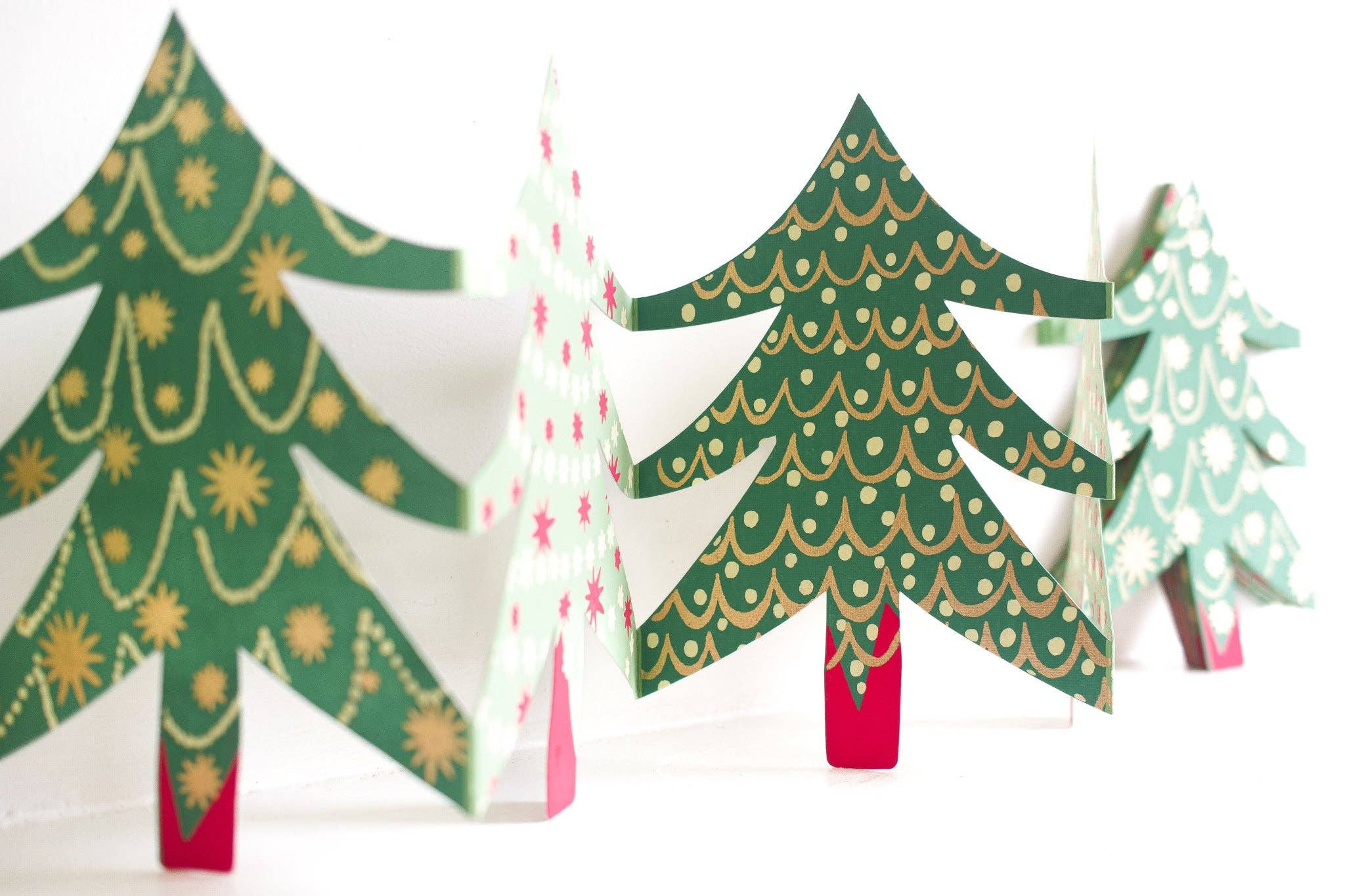 Close-up van een kerstboomvorm uit de slinger