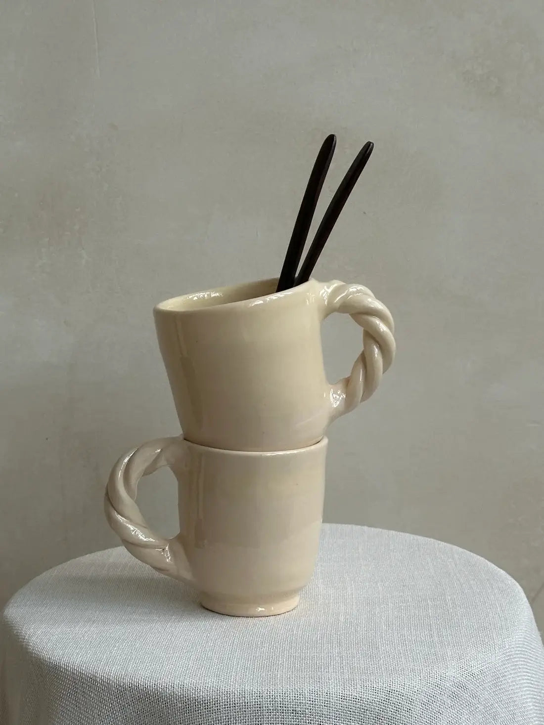 Keramische mok in bosgroen, 300 ml inhoud