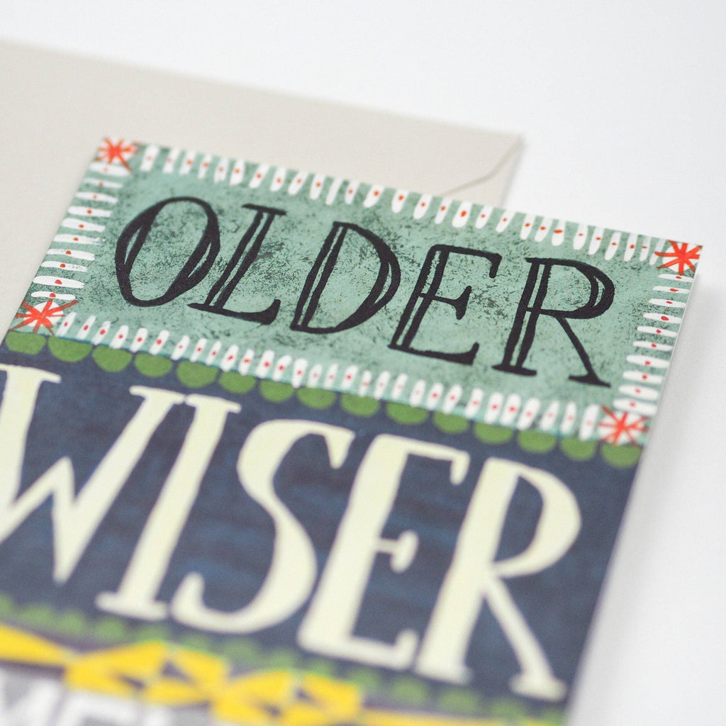 Ouder wijzer geuriger kaart met bruine envelop