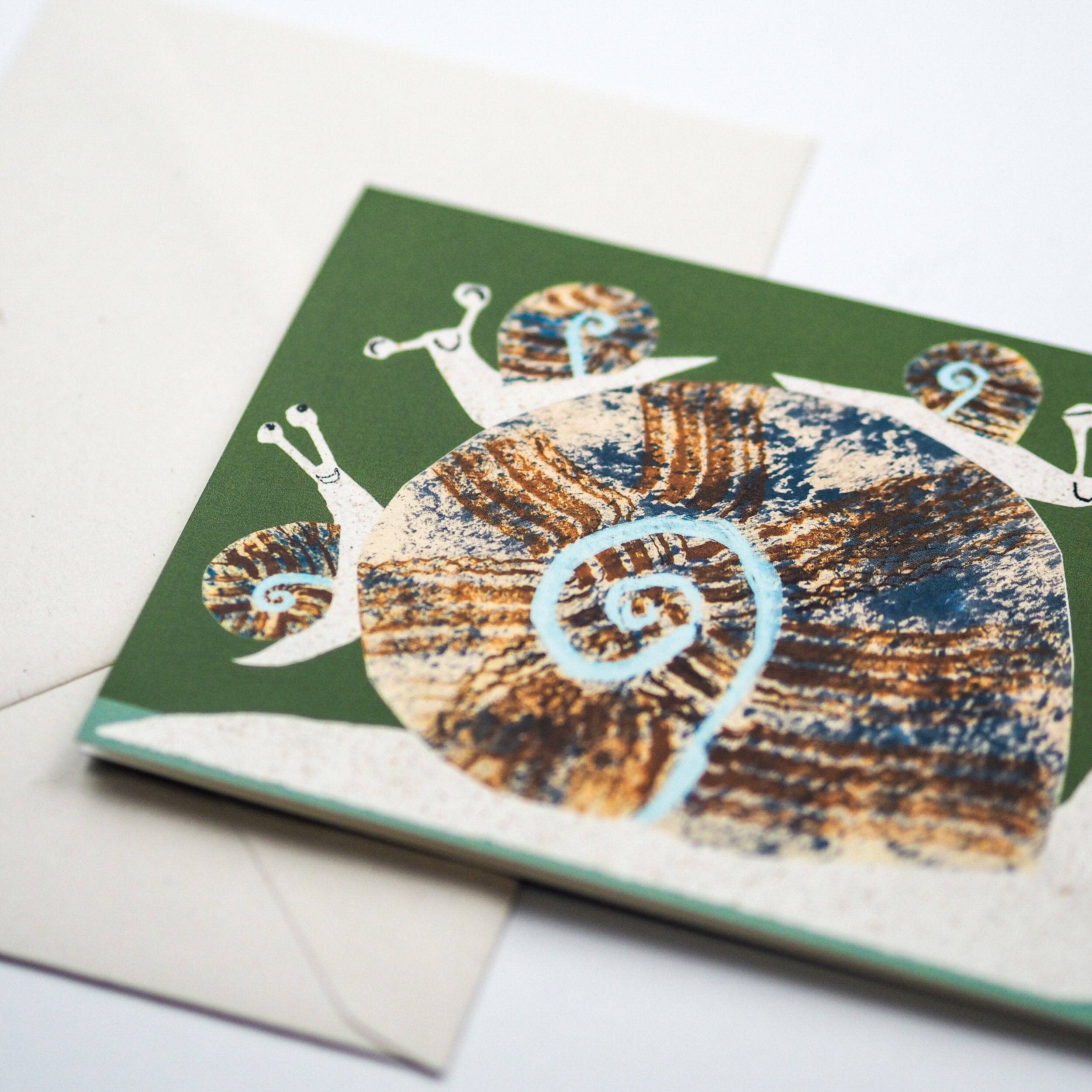 Slakkenkaart met crèmekleurige envelop