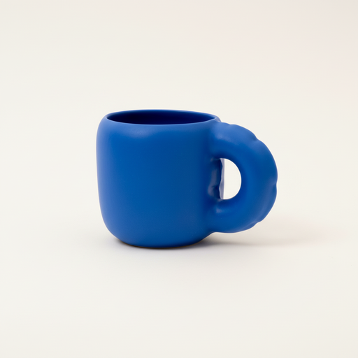 Donkerblauwe mok studio packshot