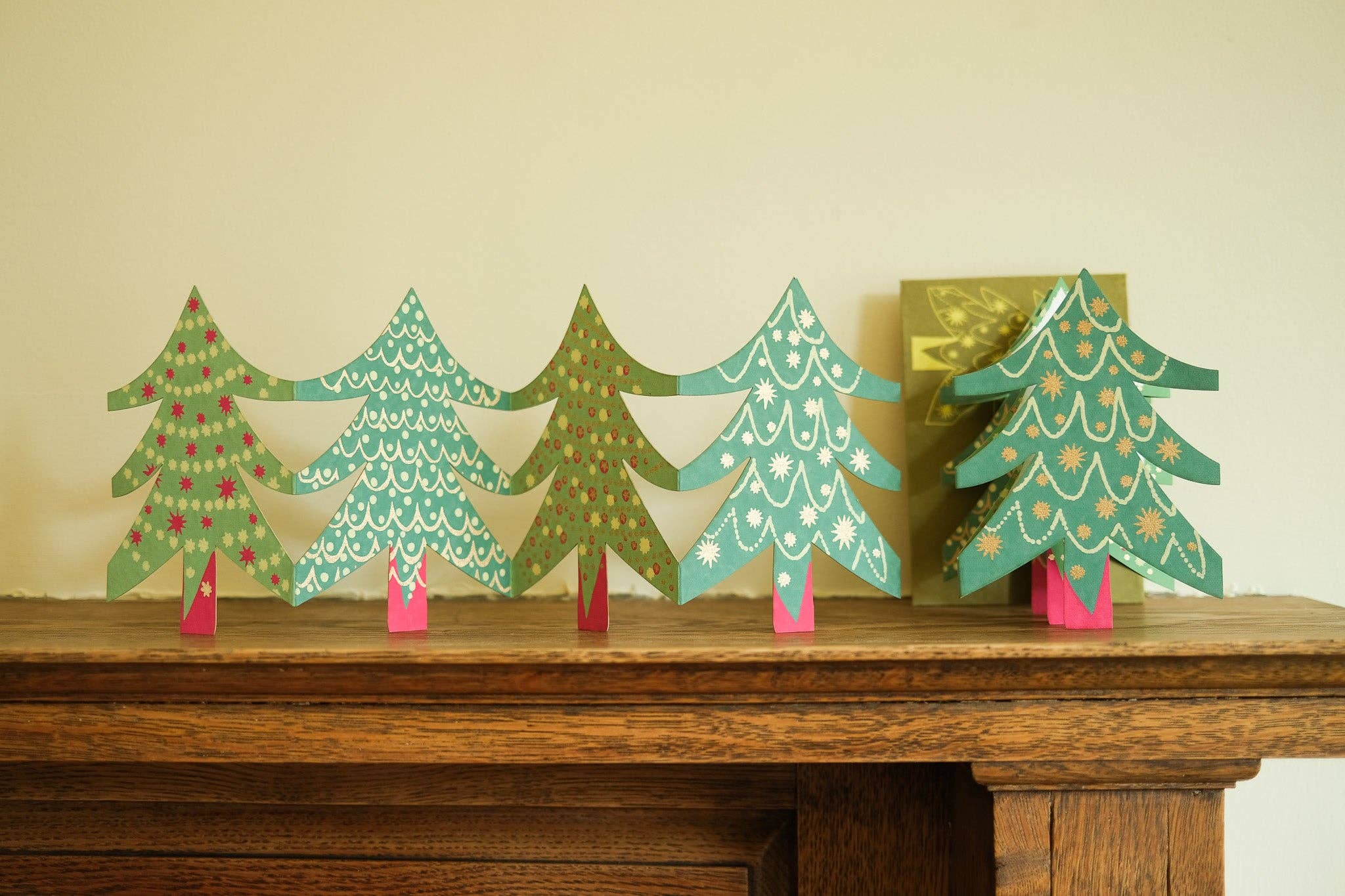 Kerstboom accordeonkaart met bijpassende envelop