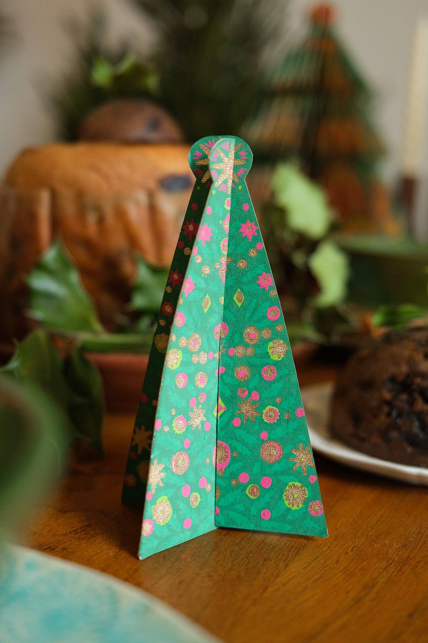 Versierde kerstboomkaart van gerecycled papier