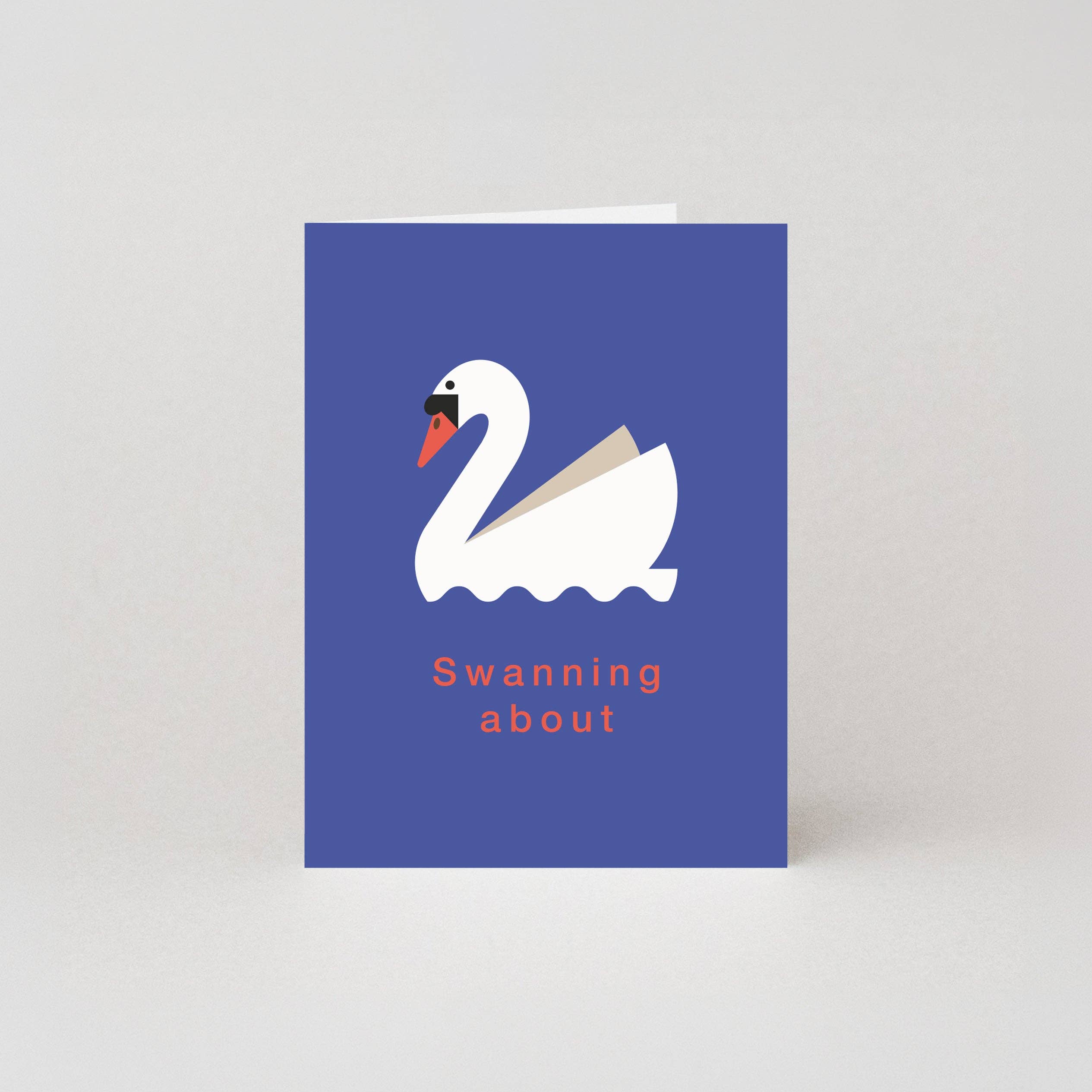 Swanning About minikaart met elegante witte zwaan, Studio Boketto