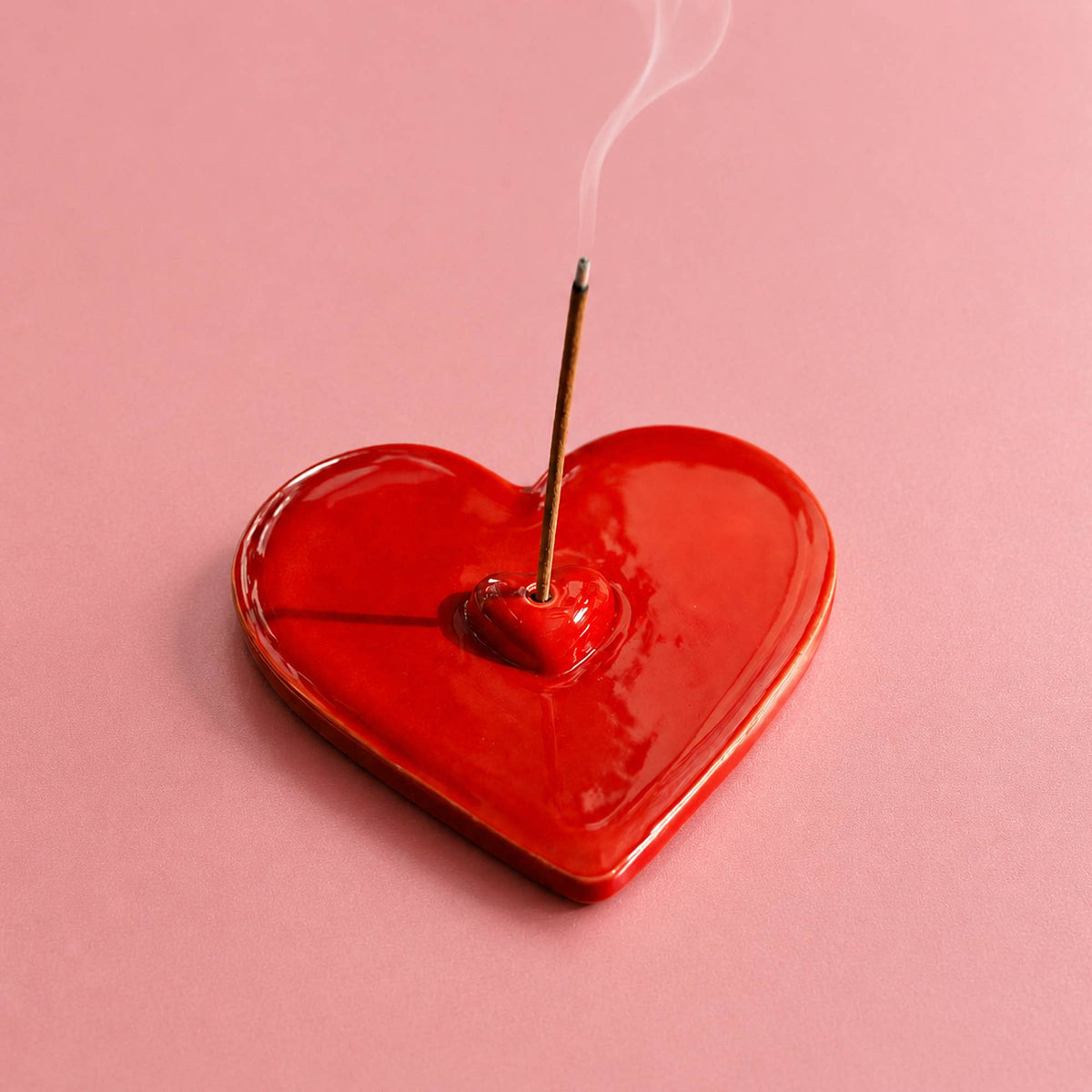 Rode steengoed wierookhouder Mon Amour