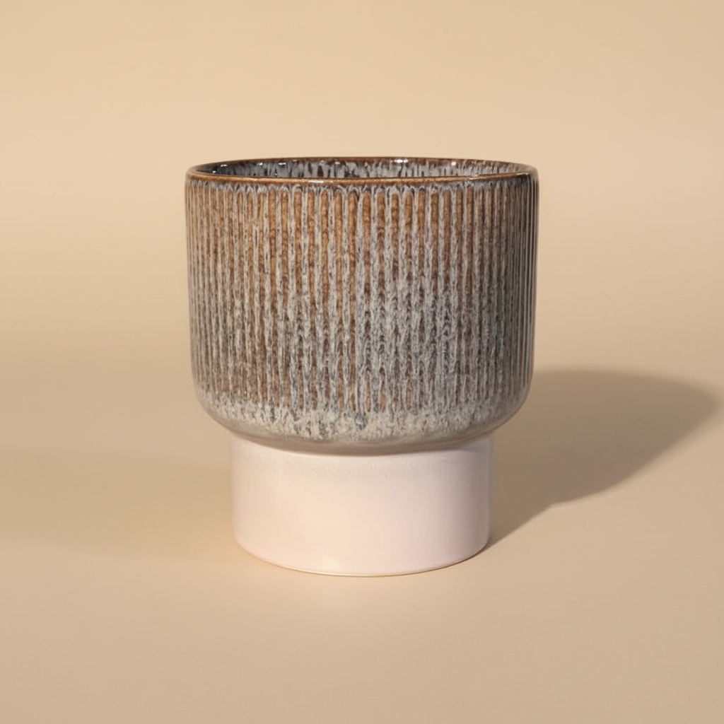 Ribbed two-tone pot