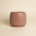 Terracotta barrel pot warme achtergrond